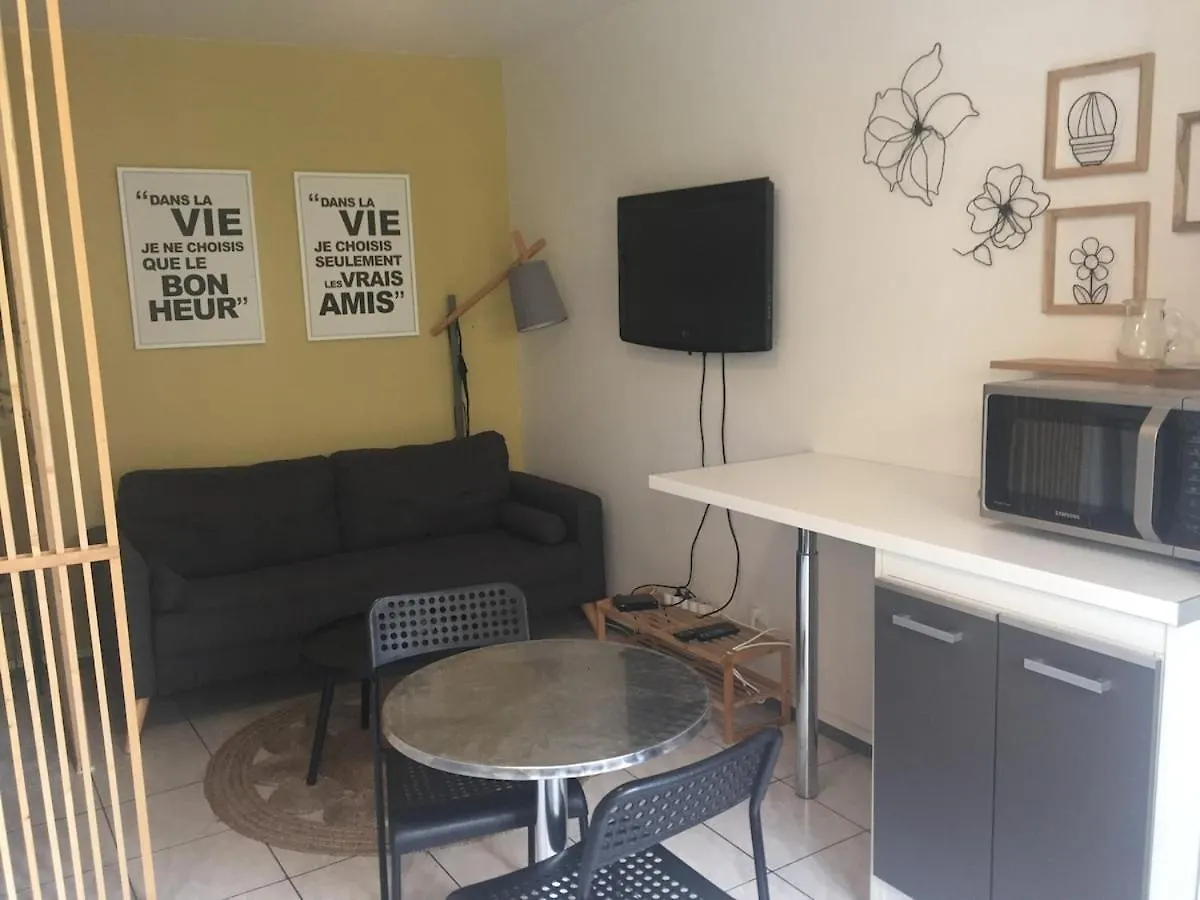 Apartment Les Gites Cherois Agreable Rdc Maison- Pkg Prive - Proche De Lyon Les Cheres