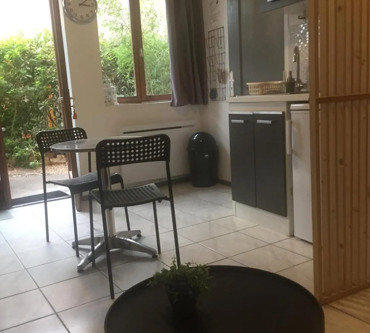 Les Gites Cherois Agreable Rdc Maison- Pkg Prive - Proche De Lyon Les Cheres